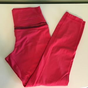 Lululemon 25” Aligns (Size 6)